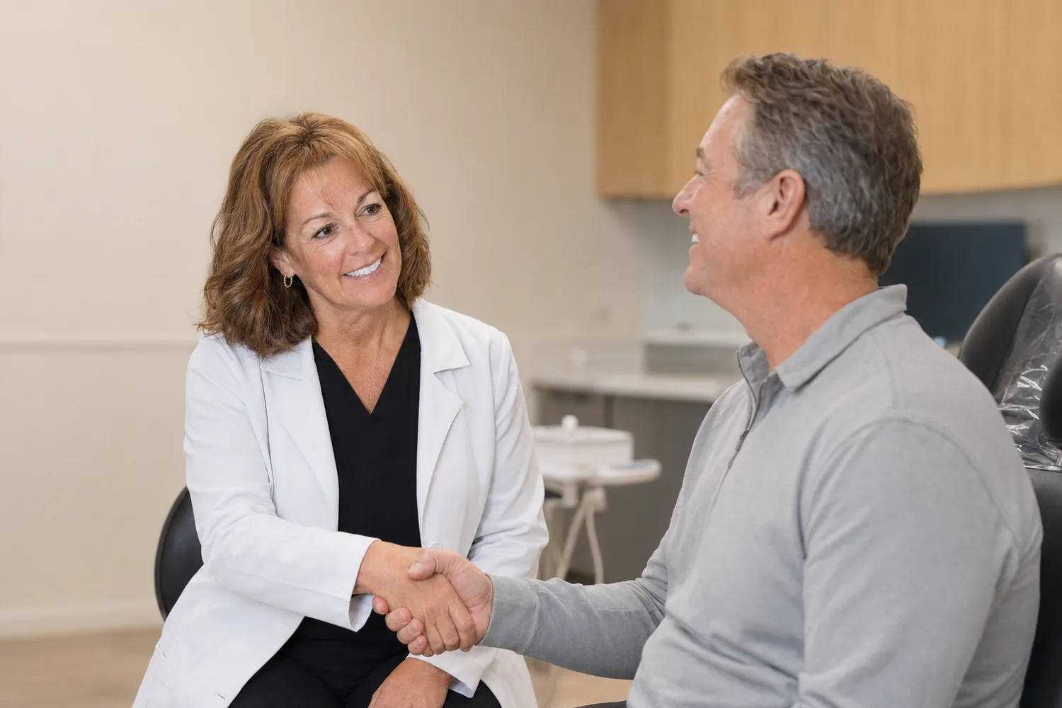 Dr. Tamara Dunlap welcoming a new patient with a handshake at Dunlap Family Dentistry.